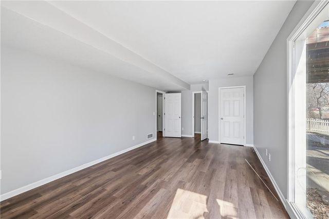 10804 W 76th Street, Shawnee, KS 66214