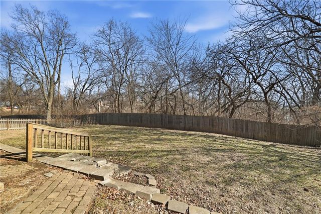 10804 W 76th Street, Shawnee, KS 66214