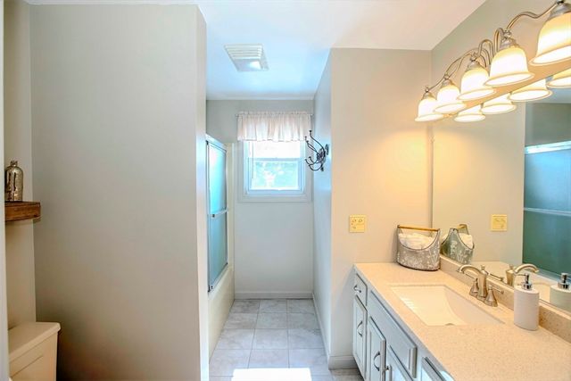 239 Maple St, Somerset, MA 02726