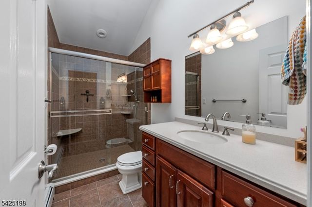 8 Cold Spring Dr, Vernon Twp., NJ 07422