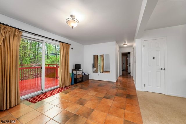 8 Cold Spring Dr, Vernon Twp., NJ 07422
