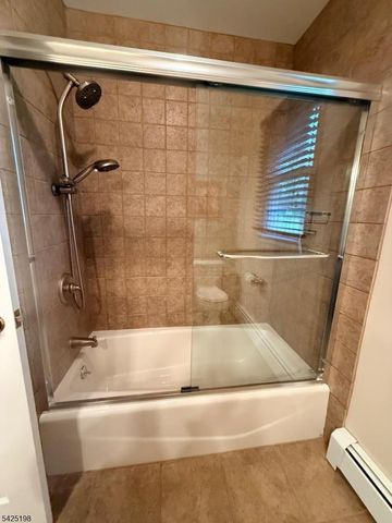 8 Cold Spring Dr, Vernon Twp., NJ 07422