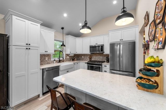 8 Cold Spring Dr, Vernon Twp., NJ 07422