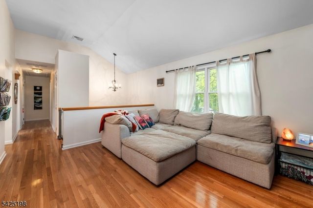 8 Cold Spring Dr, Vernon Twp., NJ 07422