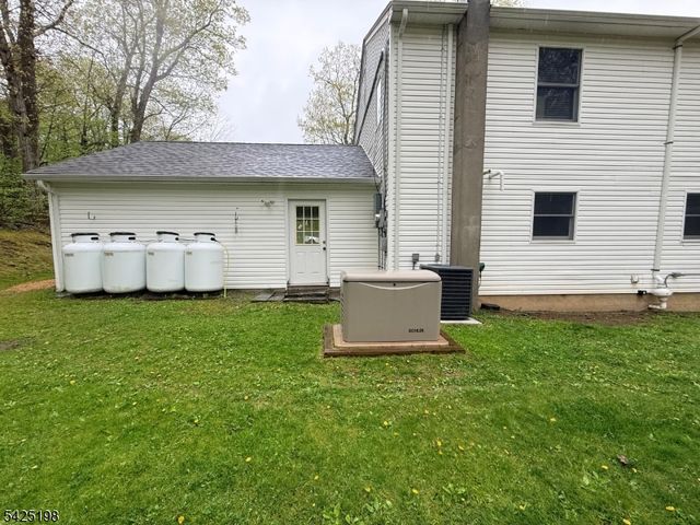 8 Cold Spring Dr, Vernon Twp., NJ 07422