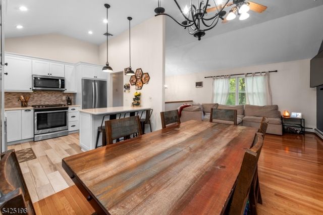 8 Cold Spring Dr, Vernon Twp., NJ 07422