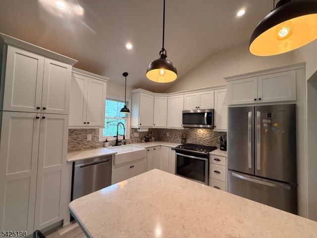 8 Cold Spring Dr, Vernon Twp., NJ 07422