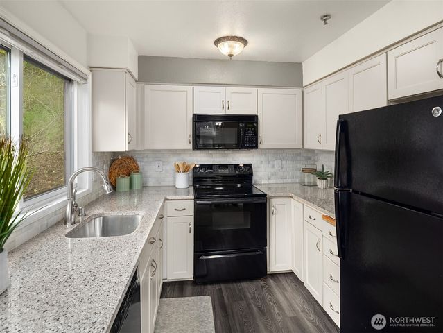 17427 NE 88th Place, Redmond, WA 98052