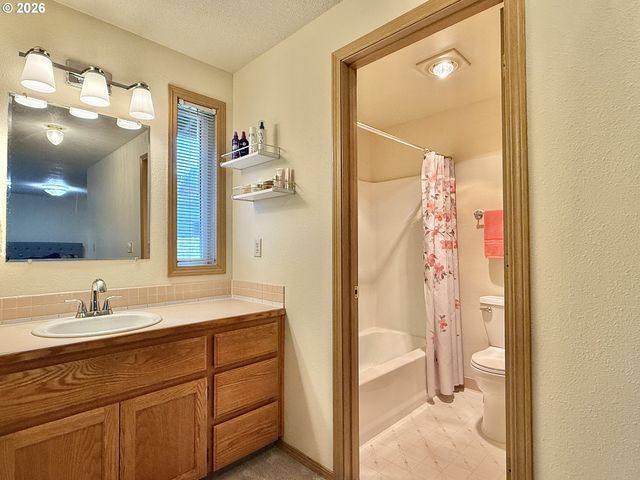 2822 Nw IVY Ln, Camas, WA 98607