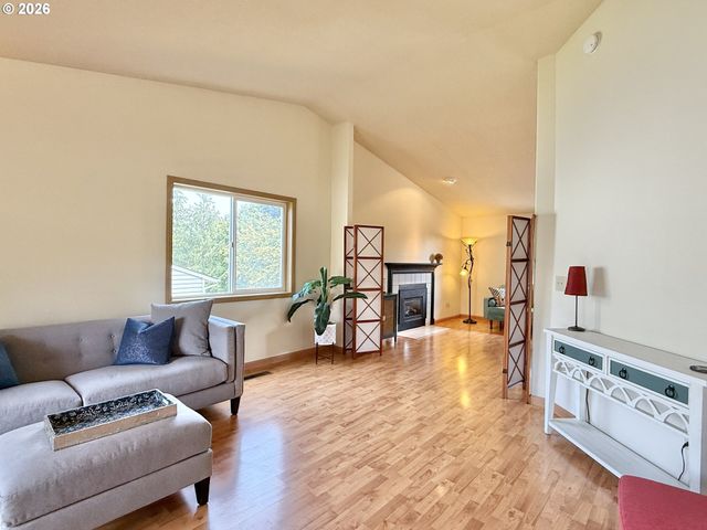 2822 Nw IVY Ln, Camas, WA 98607