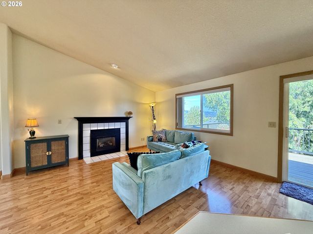 2822 Nw IVY Ln, Camas, WA 98607