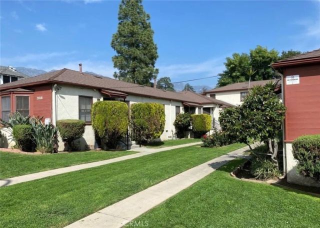 2010 N Los Robles Avenue, Pasadena, CA 91104