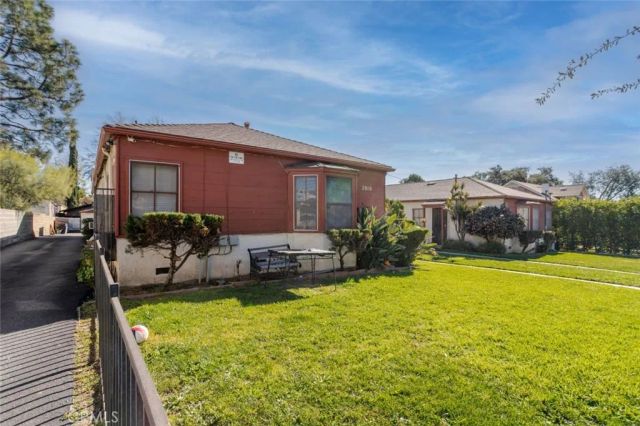 2010 N Los Robles Avenue, Pasadena, CA 91104