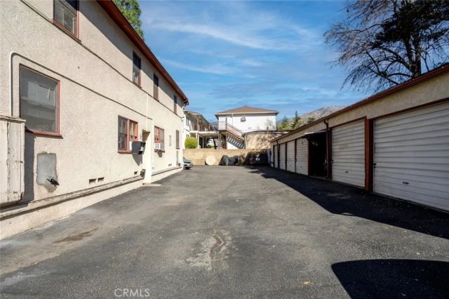 2010 N Los Robles Avenue, Pasadena, CA 91104