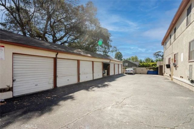 2010 N Los Robles Avenue, Pasadena, CA 91104