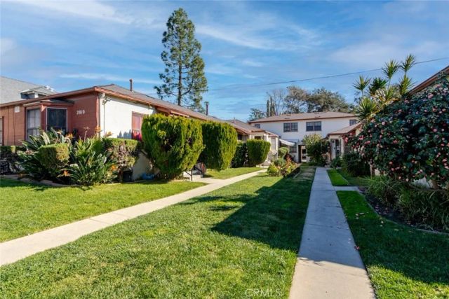 2010 N Los Robles Avenue, Pasadena, CA 91104