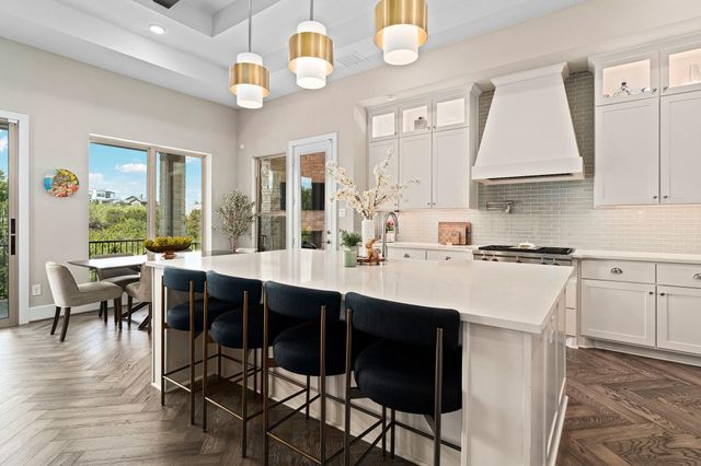 520 Woodside TER, Austin, TX 78738