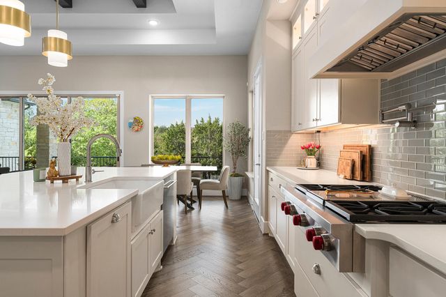 520 Woodside TER, Austin, TX 78738