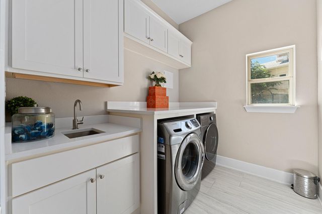 520 Woodside TER, Austin, TX 78738