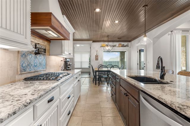 6614 S Willow Place, Broken Arrow, OK 74011