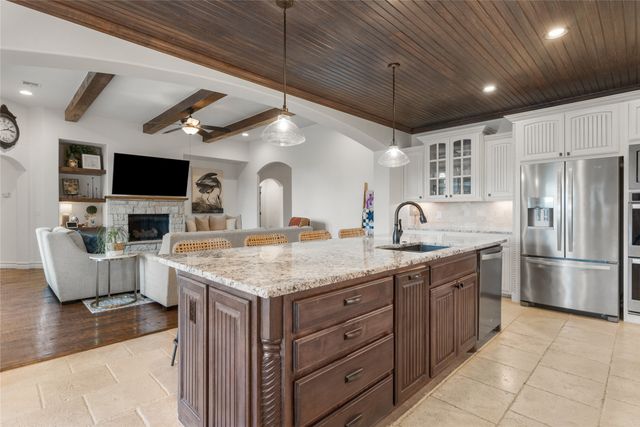 6614 S Willow Place, Broken Arrow, OK 74011