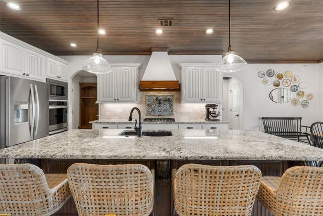 6614 S Willow Place, Broken Arrow, OK 74011