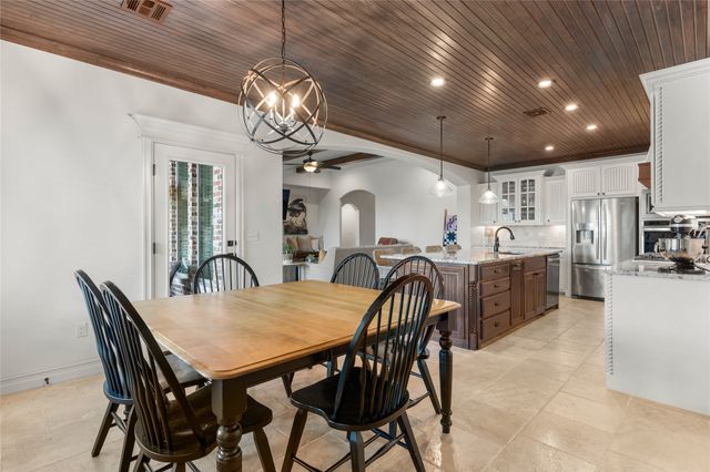 6614 S Willow Place, Broken Arrow, OK 74011