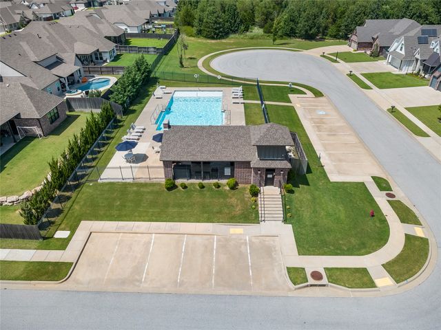 6614 S Willow Place, Broken Arrow, OK 74011