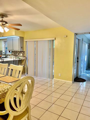 8115 SW 24 Th St 27d, North Lauderdale, FL 33068