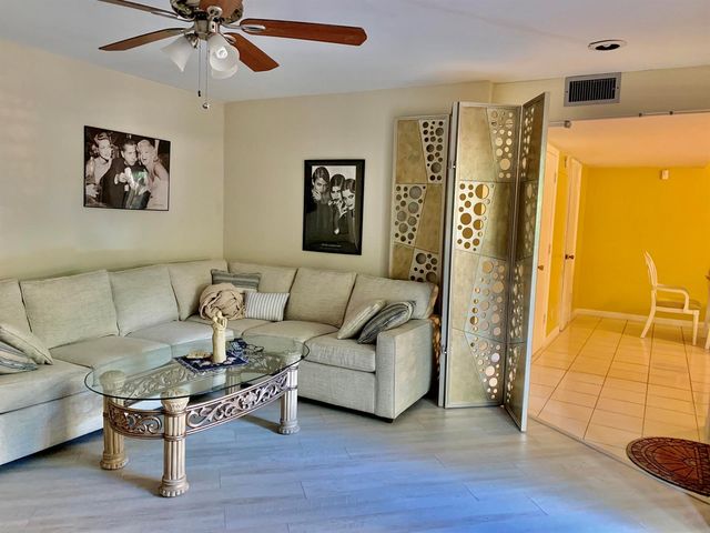 8115 SW 24 Th St 27d, North Lauderdale, FL 33068