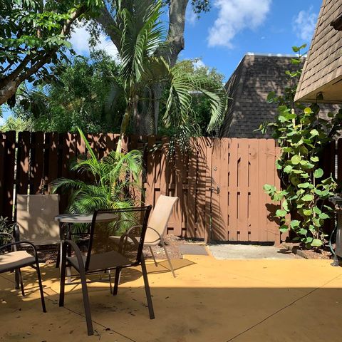 8115 SW 24 Th St 27d, North Lauderdale, FL 33068