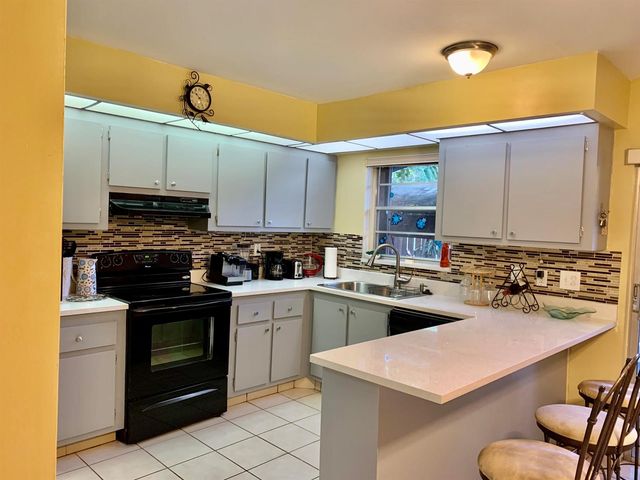 8115 SW 24 Th St 27d, North Lauderdale, FL 33068