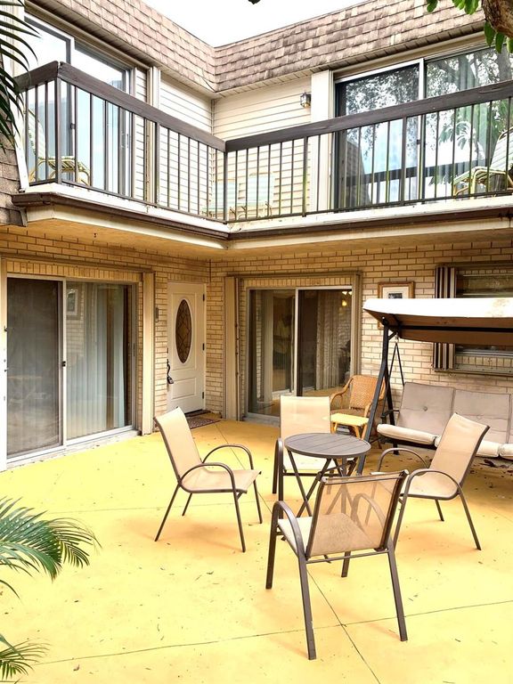 8115 SW 24 Th St 27d, North Lauderdale, FL 33068