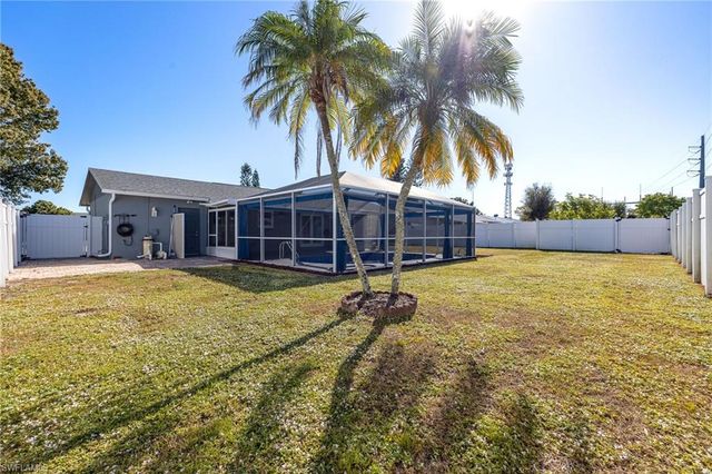 1091 Lovely LN, North Fort Myers, FL 33903