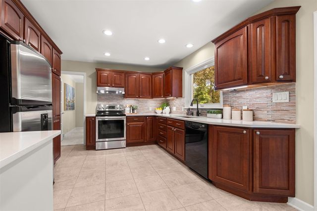 2464 Blueberry Lane, Ann Arbor, MI 48103