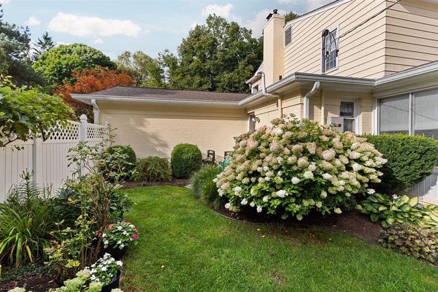 2464 Blueberry Lane, Ann Arbor, MI 48103
