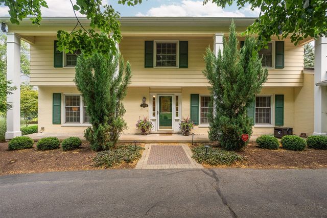 2464 Blueberry Lane, Ann Arbor, MI 48103
