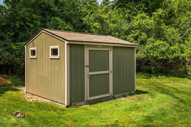 2464 Blueberry Lane, Ann Arbor, MI 48103