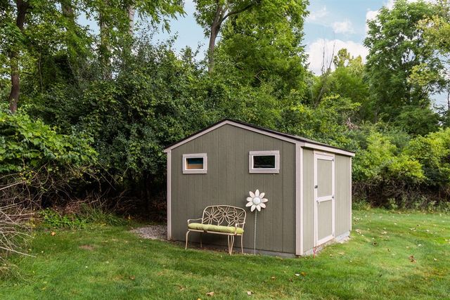 2464 Blueberry Lane, Ann Arbor, MI 48103