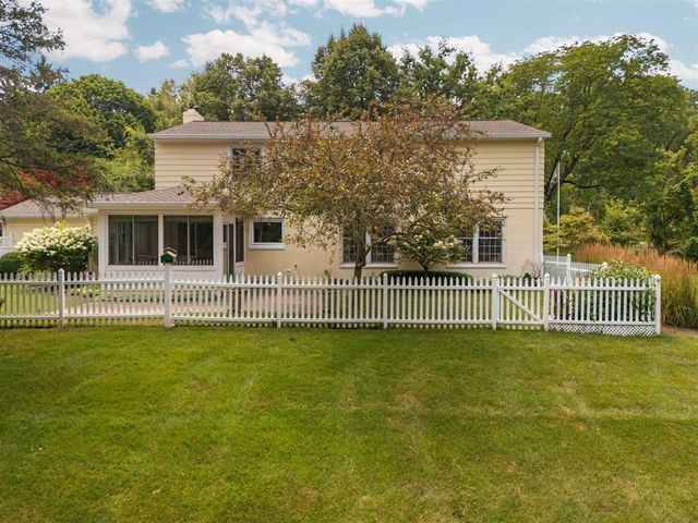 2464 Blueberry Lane, Ann Arbor, MI 48103