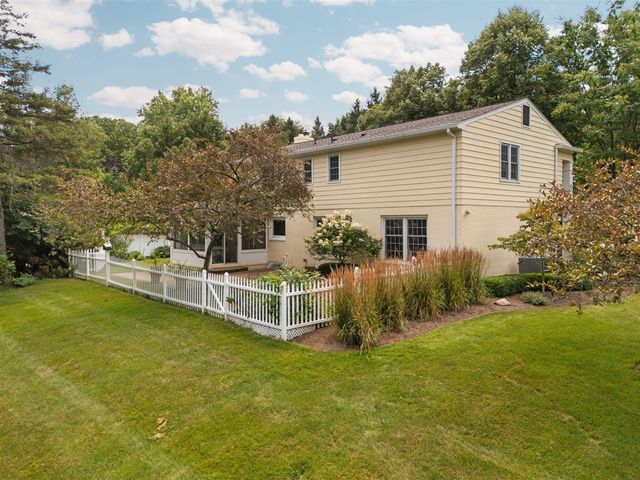 2464 Blueberry Lane, Ann Arbor, MI 48103