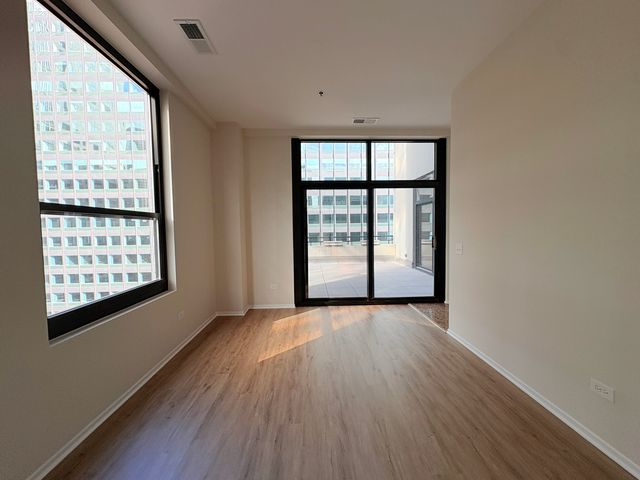 130 S Canal Street 9M, Chicago, IL 60606