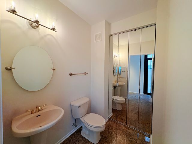 130 S Canal Street 9M, Chicago, IL 60606