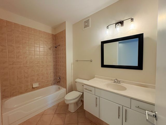 130 S Canal Street 9M, Chicago, IL 60606