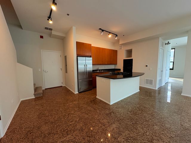 130 S Canal Street 9M, Chicago, IL 60606