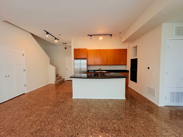 130 S Canal Street 9M, Chicago, IL 60606