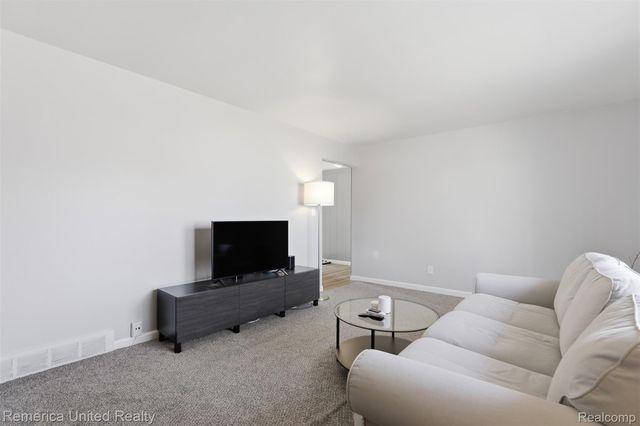 37256 Gilchrist Street, Westland, MI 48186