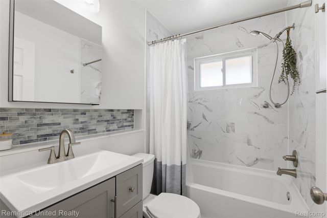 37256 Gilchrist Street, Westland, MI 48186