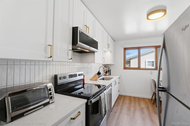 37256 Gilchrist Street, Westland, MI 48186