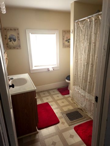 220 N East Street, Earlville, IL 60518